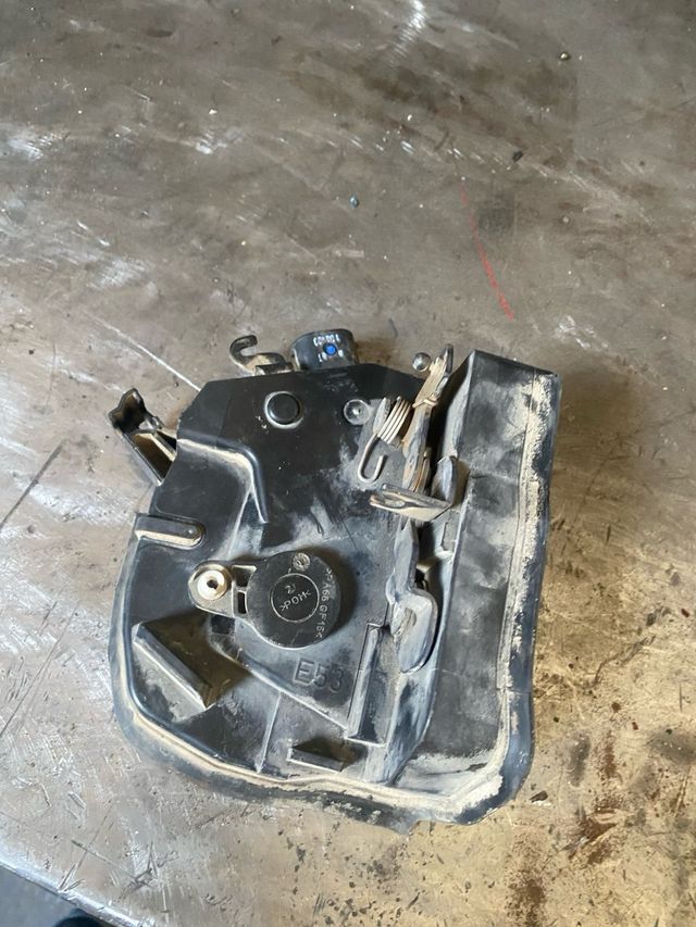 Cerradura Puerta Delantera Derecha BMW X5 año 2005