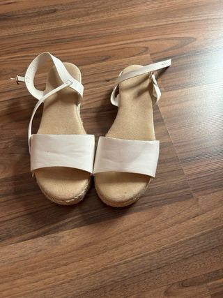 Sandalias blancas niña