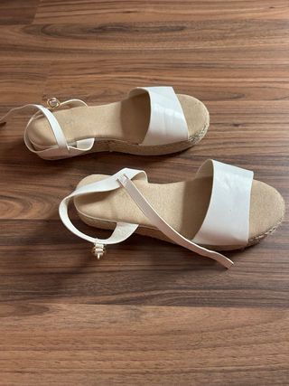 Sandalias blancas niña