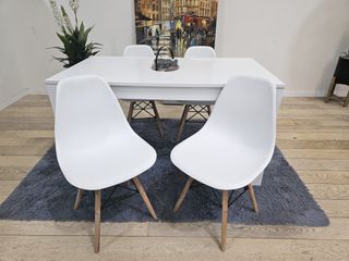 Mesa 140cm + 4 Sillas Madera y Plástico