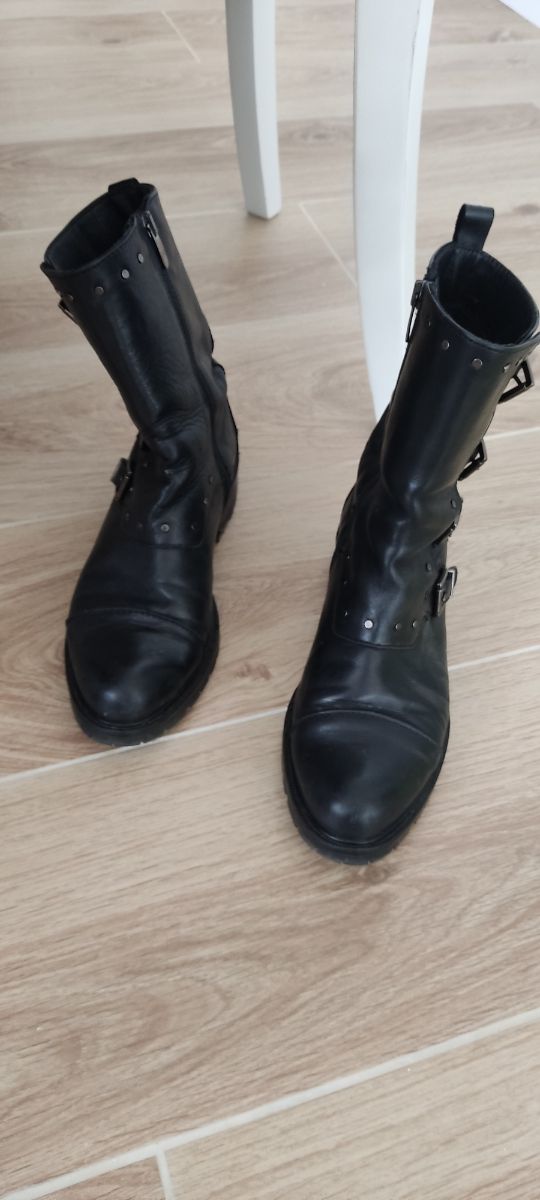 Botas de mujer negras con hebillas