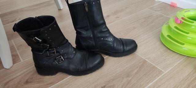 Botas de mujer negras con hebillas