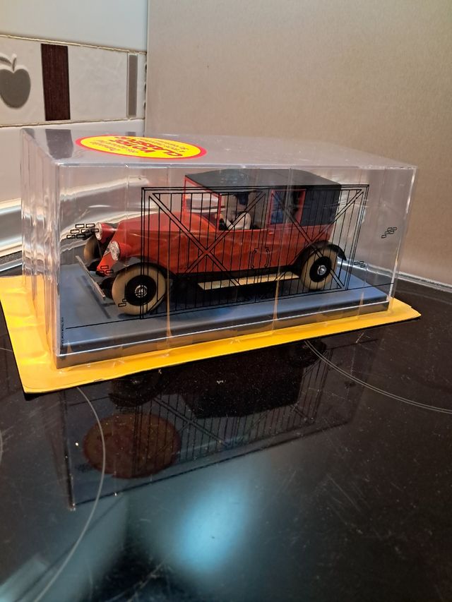 Coche Tintín 1/24 Taxi sin abrir