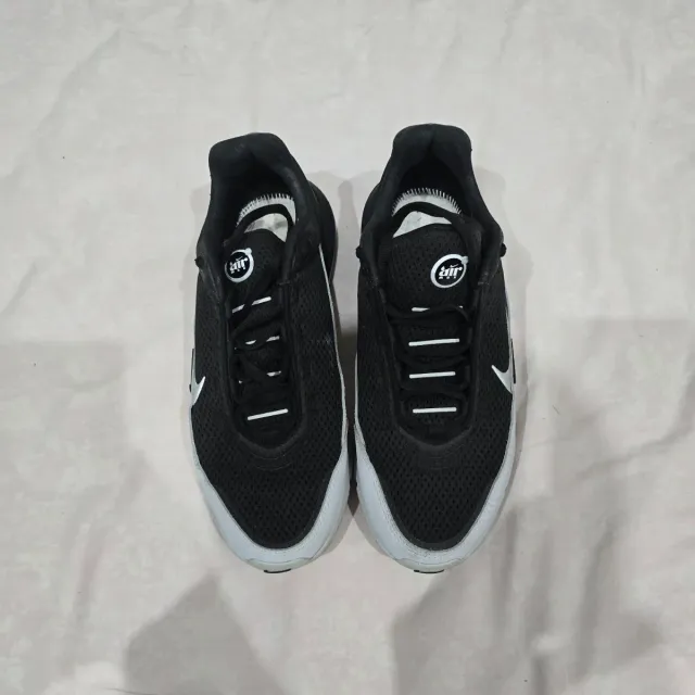 Zapatillas Nike Negras y Blancas