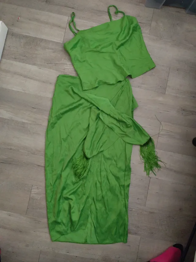 Conjunto verde falda y blusa con flecos