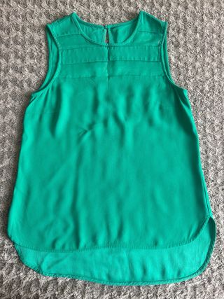Blusa Zara verde sin mangas