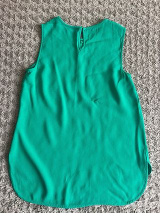Blusa Zara verde sin mangas