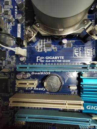 Placa Base Gigabyte GA-H77M-D3H