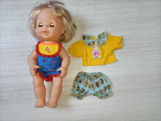 Bambolotto con vestiti