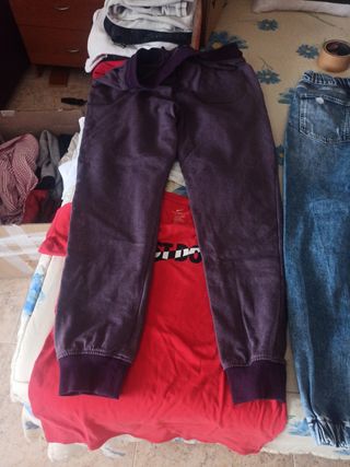 Pantalones vaqueros y deportivos mujer