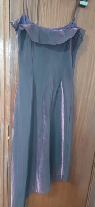 Vestido morado con volantes