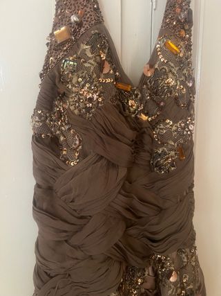 Vestido de fiesta marrón y dorado