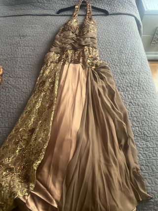 Vestido de fiesta marrón y dorado