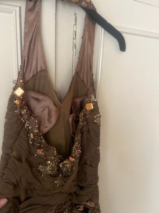 Vestido de fiesta marrón y dorado