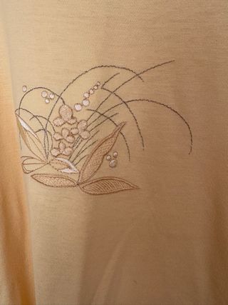 Camiseta BETRI verano amarilla bordada
