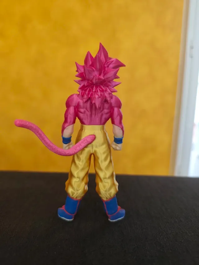 Figura Goku SSJ4 Daima