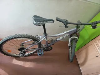 Bicicleta B'Twin Morada