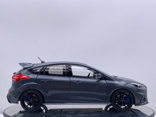1:18 Ford Focus RS año 2016 color Gris Auto Art