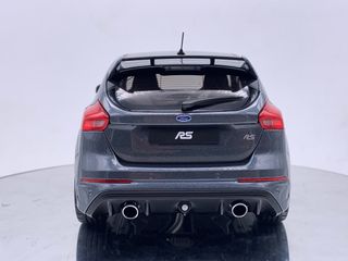1:18 Ford Focus RS año 2016 color Gris Auto Art