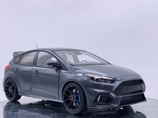 1:18 Ford Focus RS año 2016 color Gris Auto Art