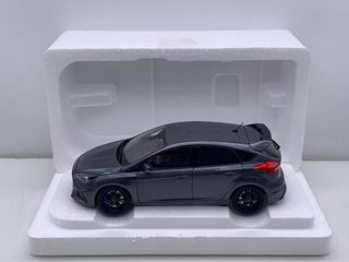 1:18 Ford Focus RS año 2016 color Gris Auto Art