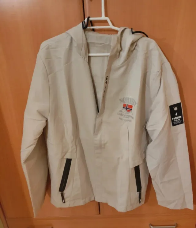 Chaqueta cortavientos hombre beige