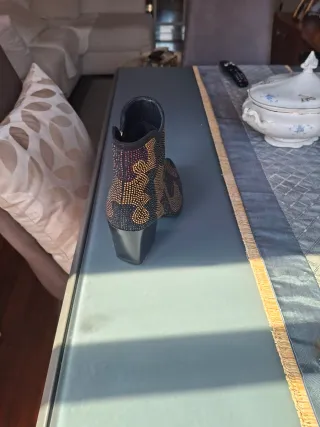 Botines Piel Fantasía Talla 37 Negros Dorados