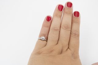 P23846SNJ Anillo Oro Blanco 18 k con Diamantes