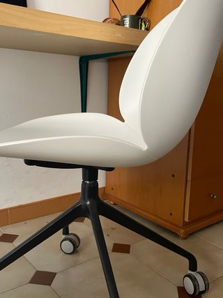Silla de oficina con ruedas