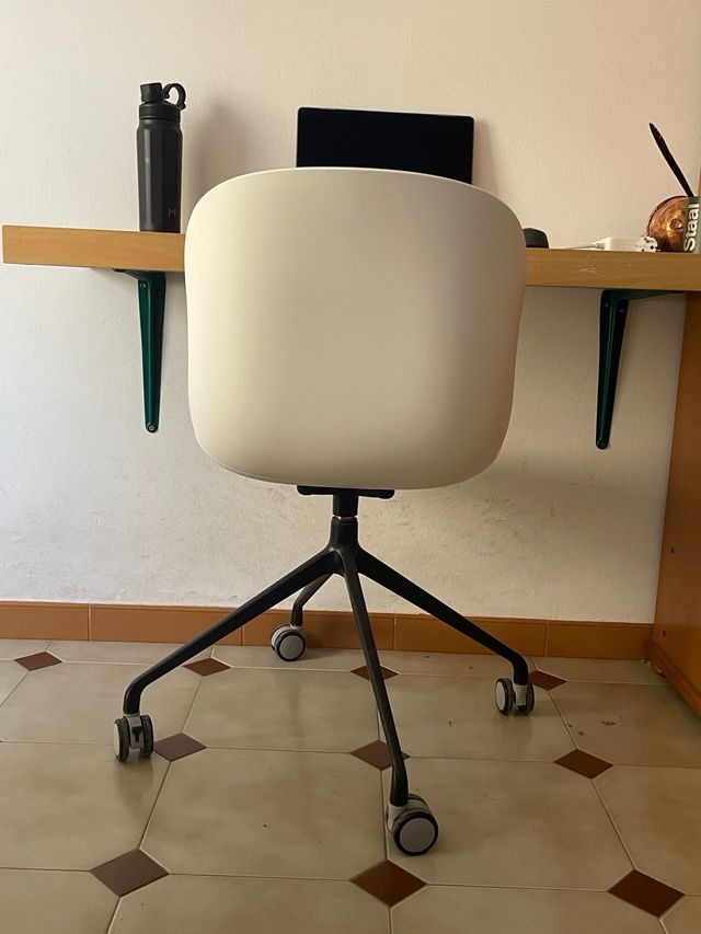 Silla de oficina con ruedas