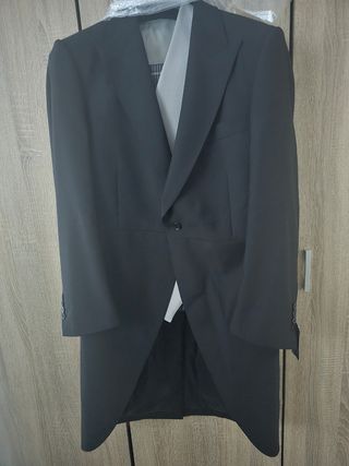 Traje de ceremonia negro y blanco