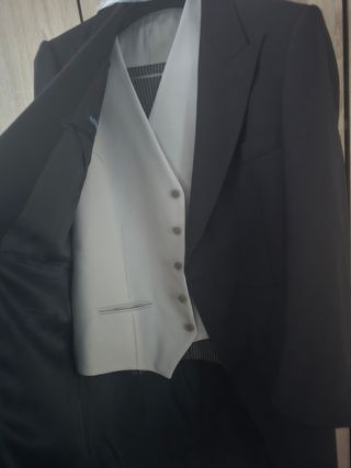 Traje de ceremonia negro y blanco