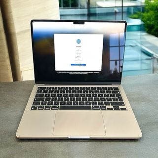 Apple MacBook Air M2 2022 Starlight