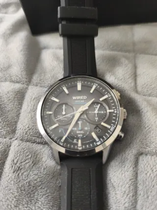 Reloj Wired Solar Cronógrafo Negro y Plateado