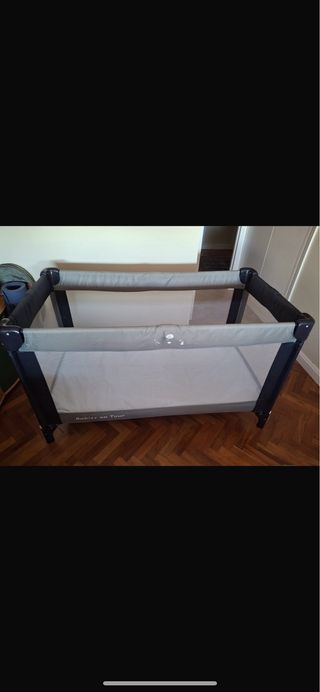 Cuna de viaje plegable para niño/a con colchón. 