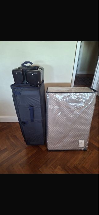 Cuna de viaje plegable para niño/a con colchón. 