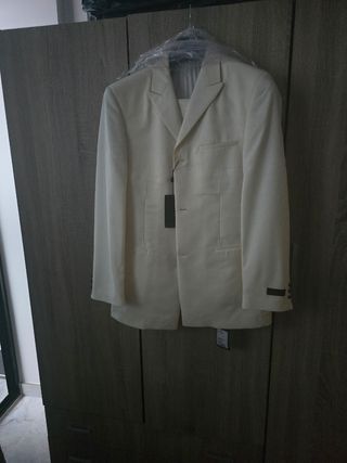 Traje de ceremonia beige