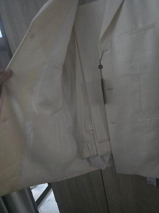 Traje de ceremonia beige