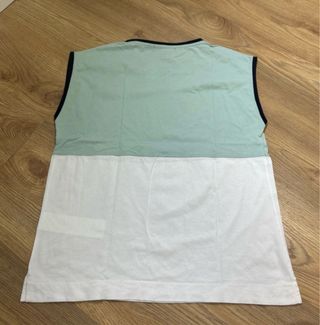 Camiseta sin mangas Dandara verde y blanca