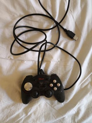 Mando Trust GXT24 USB - Como Nuevo