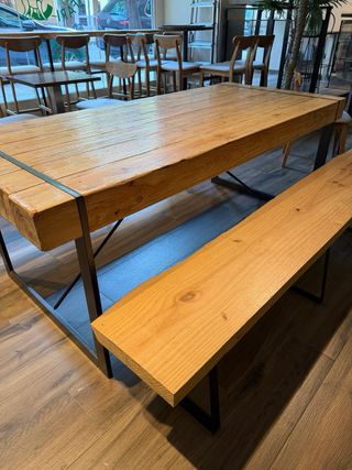 Mesa grande de madera y metal