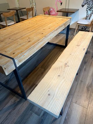 Mesa grande de madera y metal