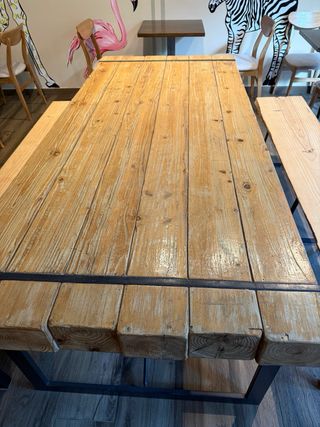 Mesa grande de madera y metal