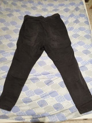 Pantalón vaquero slim negro talla 48