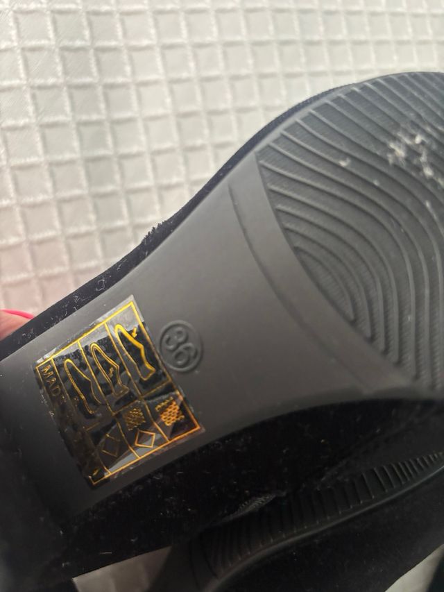 Botas altas negras de terciopelo