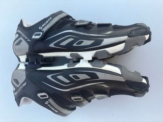 Zapatillas Scott Comp 47 Negras
+ calas shimano