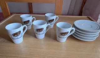 Juego de 5 tazas y platitos de café