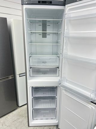 Nevera Indesit plateada