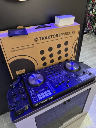 Controlador DJ Traktor Kontrol S3 a estrenar 