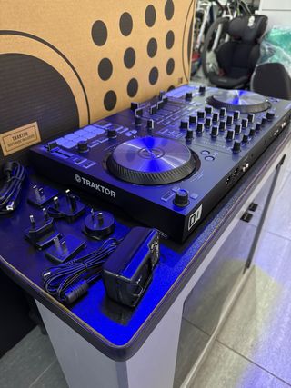 Controlador DJ Traktor Kontrol S3 a estrenar 
